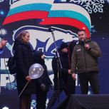 Владимир Якушев исполнил новогодние мечты детей из ЛНР, Воронежской и Московской областей