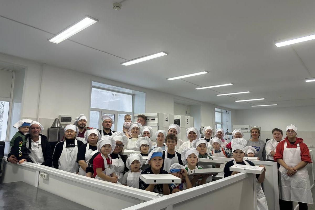 В рамках партпроекта «Женское движение Единой России» в Ненецком автономном округе прошёл мастер-класс по приготовлению пиццы