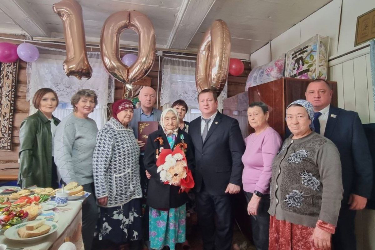В Мамадыше поздравили местную жительницу со 100-летием