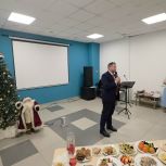Вячеслав Брозовский поздравил ветеранов Верхней Пышмы с прошедшими новогодними праздниками