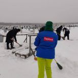 В Амурском районе «Снежный десант» привел в порядок захоронения участников боевых действий