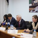 Единороссы поздравили представителей СМИ с профессиональным праздником
