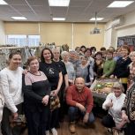 Волонтёры из Текстильщиков сплели более двух тысяч маскировочных сетей для участников СВО