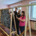 Магнитогорцы плетут сети для фронта: инициатива поддержки бойцов СВО развернулась в Храме Великомученика Пантелеимона