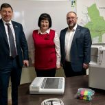 Медоборудование, техника для школ, подарки детям: «Единая Россия» решает обращения жителей регионов