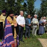 Партийцы приняли участие в открытии памятника Петру и Февронии в Захарово