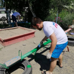 Молодогвардейцы привели в порядок детскую площадку