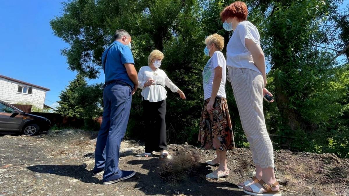 Партийцы помогли жителям улицы Нижняя Казацкая в Курске