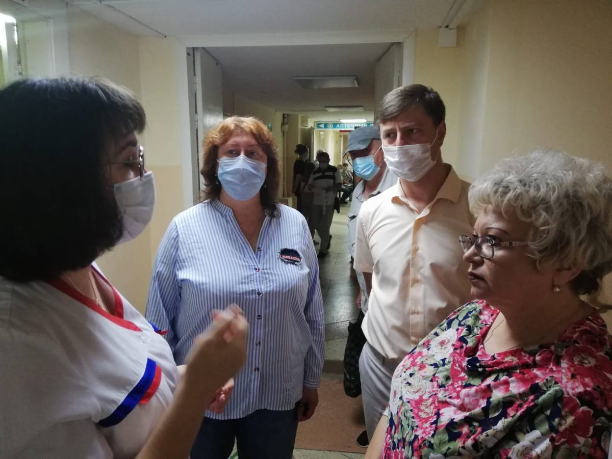 Врачи липецка фото Записаться на вакцинацию в липецкой поликлинике жителям помогают специалисты МФЦ