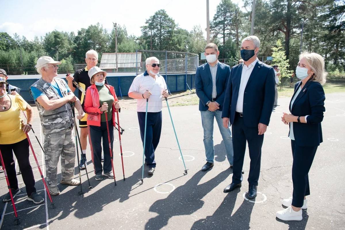 Рахим Азимов и жители Белой Холуницы обсудили перспективы развития  спортивных и детских учреждений