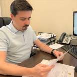 Денис Карлов: Несмотря на период отпусков, муниципальные депутаты проводят приемы граждан