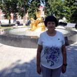 Зоя Павленко приняла участие в открытии фонтана в привокзальном сквере поселка Коренево
