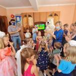 В Кузбассе молодогвардейцы поздравили воспитанников социально-реабилитационного центра