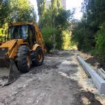 В Коминтерновском районе продолжается благоустройство дворовых территорий