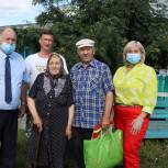 Единороссы в Новосибирской области поздравили супружеские пары с Днём семьи, любви и верности