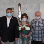 В День семьи, любви и верности Сергей Колесник поздравил с бриллиантовой годовщиной супружескую пару из Калиниского района