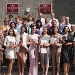 В Усть-Катаве поздравили выпускников, закончивших 11 класс на отлично