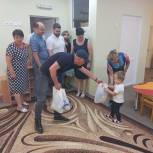 Куряне передали сладкие подарки детям из Первомайского района ДНР