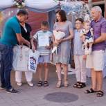 Единороссы поздравили победителей акции «Липецкая семья»