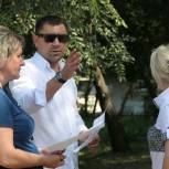 Сергей Астафьев вместе с жителями проконтролировал ход работ по благоустройству в Металлургическом районе