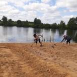 В Марий Эл активисты «Единой России» очистили берег пруда и территорию родника