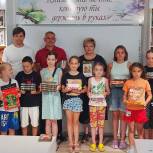 «Единая Россия» в рамках литературных встреч собрала книги детям Херсона в модельных библиотеках