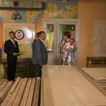 Владимир Невоструев проверил ход работ по ремонту здания Красногорской гимназии