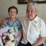 Секретарь Верх-Исетского МОП поздравил семью, прожившую в браке 59 лет