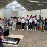 В Башкортостане при поддержке «Единой России» для ребят из Донбасса провели мастер-классы по вокалу и актёрскому искусству