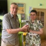 Члены регионального отделения Общероссийского Союза пенсионеров России передали областной специальной библиотеке для слепых аудиокниги