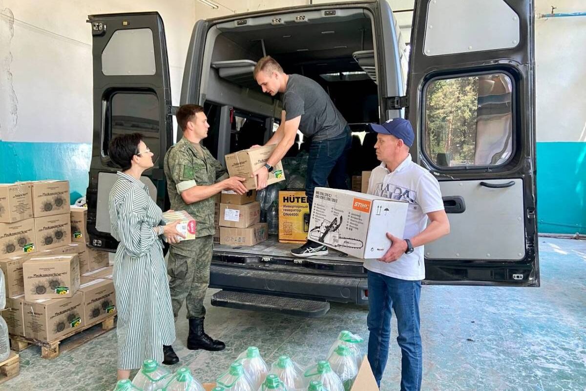 Кандидаты в депутаты в Тамбовскую гордуму передали питьевую воду и продукты  питания жителям ЛНР