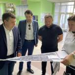 Единороссы Ноябрьска проверили ход работ по капремонту школы и молодёжного центра