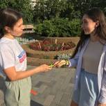«Молодогвардейцы» раздали светоотражающие браслеты в Ростове-на-Дону