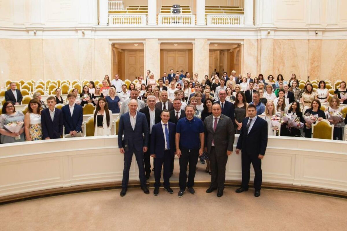 На форуме «Мир возможностей – Сделаем вместе» наградили победителей из Ленинградской области