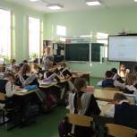 «Единая Россия» запускает акцию «Собери ребенка в школу» в регионах России и на Донбассе