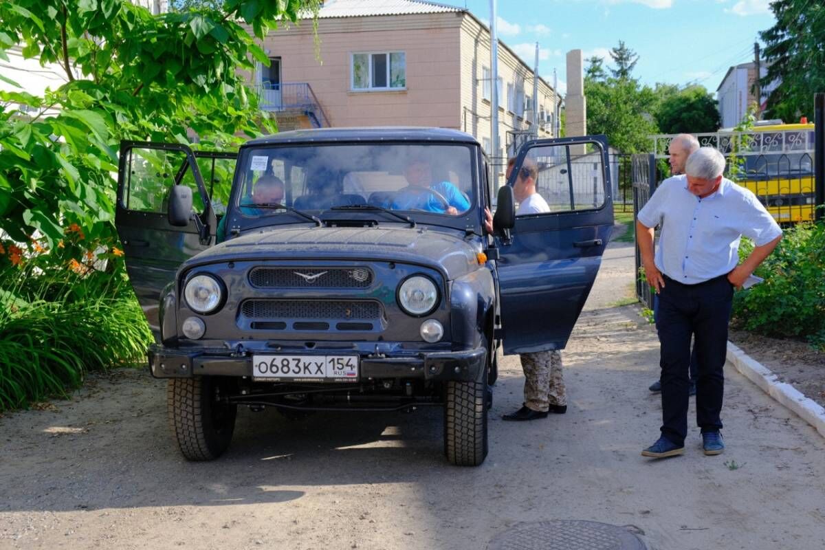 Волонтеры Новосибирской области передали администрации Беловодского района  «УАЗ-Хантер»