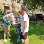 Кировские молодогвардейцы поздравили многодетную семью с Днем семьи, любви и верности