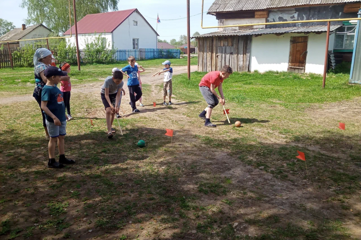 Единороссы Сернурского района организовали спортивные игры с детьми