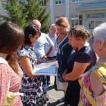 Татьяна Ерохина обсудила с жителями Хвалынска предстоящий ремонт тротуаров