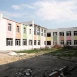 Глава регионального парламента Аркадий Фомин проконтролировал ход капитального ремонта школы в поселке Лесной