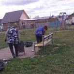 Уйское: Жители села благоустроили детскую площадку