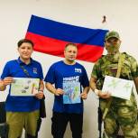 «Молодая Гвардия Единой России» передала письма и рисунки военным в Запорожье