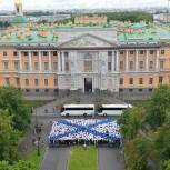 1,5 тысячи активистов «Молодой Гвардии» выстроились в Андреевский флаг в Санкт-Петербурге