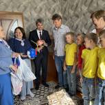 «Единая Россия» поздравила семью Невзоровых с предстоящим Днём семьи, любви и верности