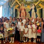 Единороссы Центрального округа поздравили курян с Днем семьи, любви и верности