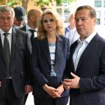 Дмитрий Медведев: Сроки размещения эвакуированных из Донбасса в РФ могут быть продлены