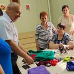 Ракитянские пенсионеры передали теплые вещи для жителей Донбасса в рамках акции «Бабушкина забота»