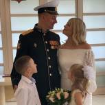 В Гурьевске с днем любви и верности поздравили семью морского офицера