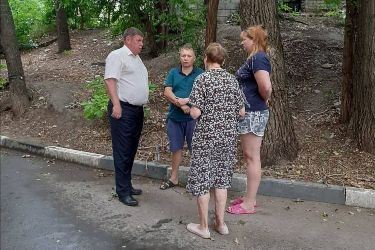 Депутат Саратовской городской Думы Сергей Агапов взял на контроль проблемы  жилого дома в Комсомольском поселке