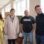 Единороссы Черняховска проконтролировали ремонтные работы в учебных учреждениях по ряду партийных проектов